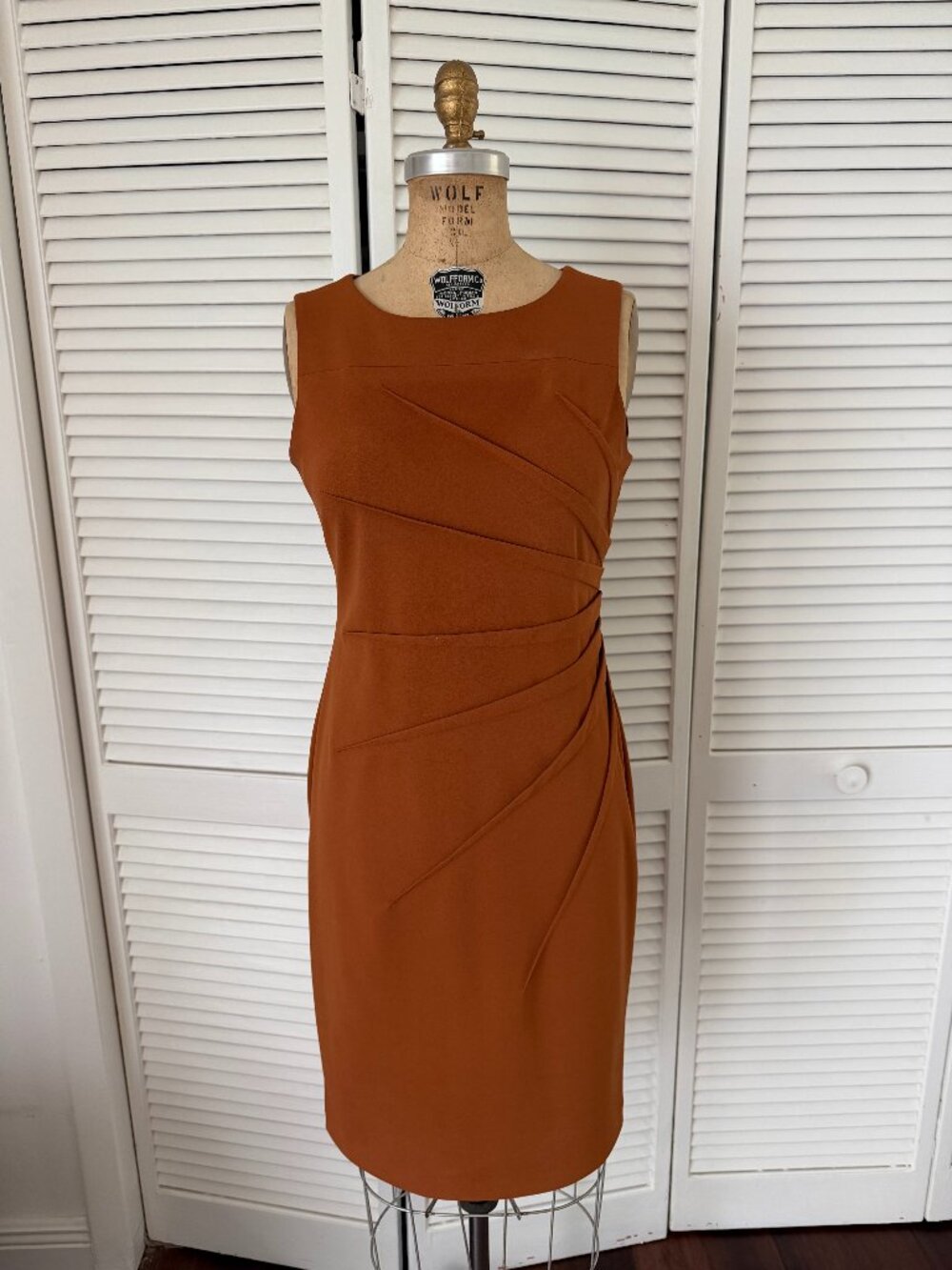 Formfitting Calvin Klein Dress in burnt orange!